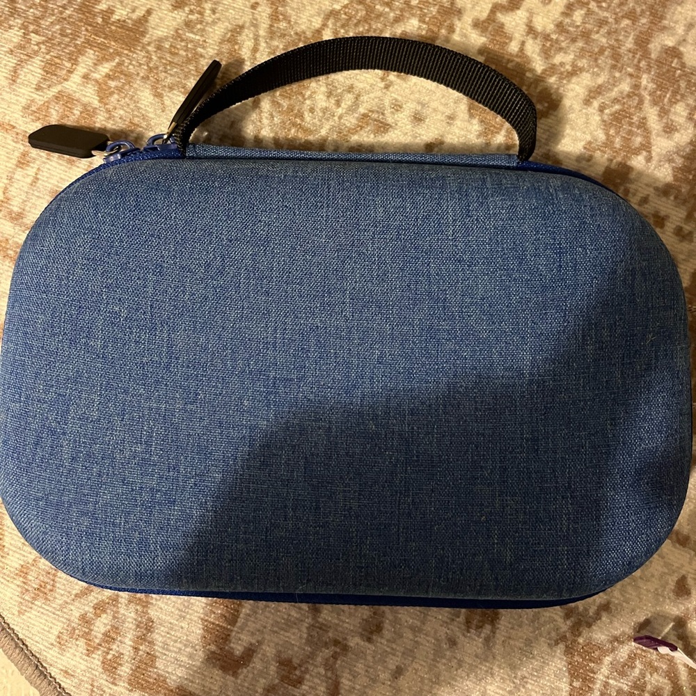 Tech Cord Keeper case blue